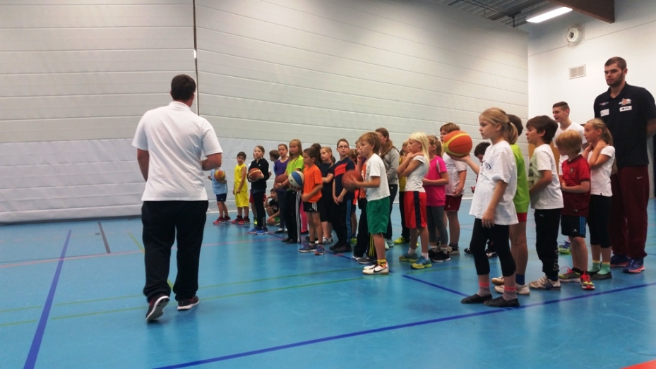 tl_files/dualingo_neu/News 2014 2015/Basketball_2.jpg